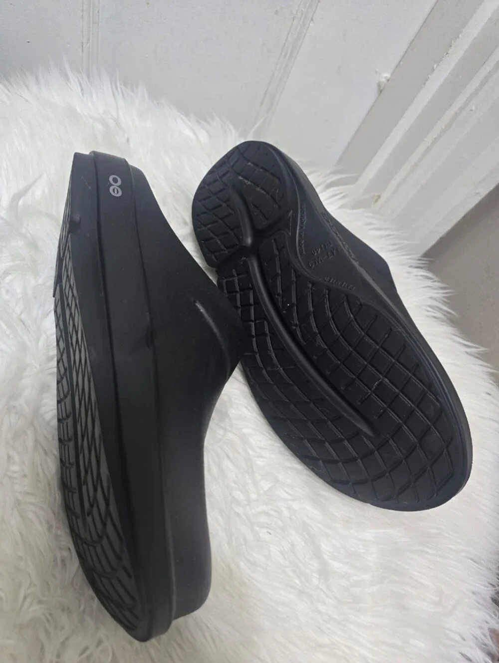 OOFOS lightweight slip